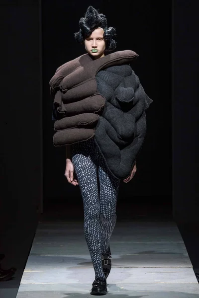 Look 3